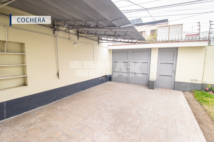 Casa en Alquiler de 4 dormitorios ubicado en Miraflores Casa en Alquiler de 4 dormitorios ubicado en Miraflores